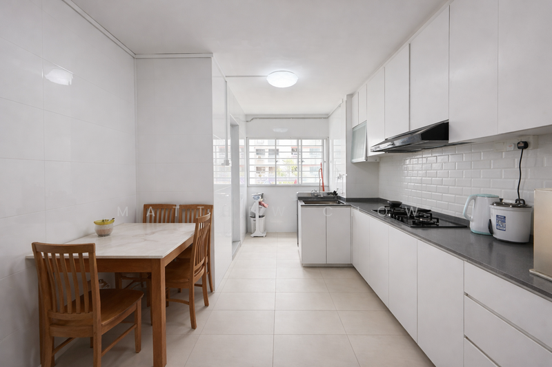 142 Tampines Street 12 HDB Flat For Sale at S$ 800,000 | PropertyGuru Singapore - Kitchen