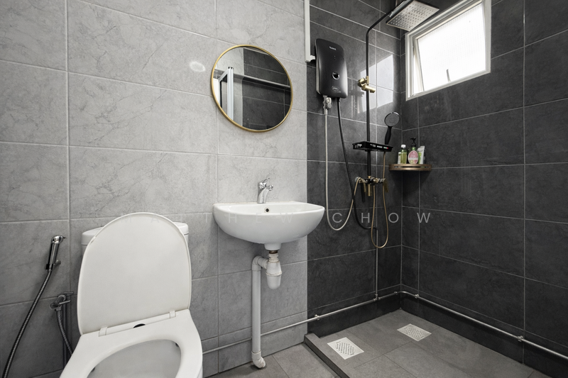 142 Tampines Street 12 HDB Flat For Sale at S$ 800,000 | PropertyGuru Singapore - Bathroom