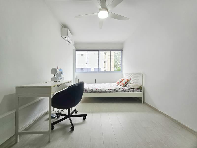 423 Choa Chu Kang Avenue 4 HDB Flat For Sale at S$ 620,000 | PropertyGuru Singapore - Bedroom