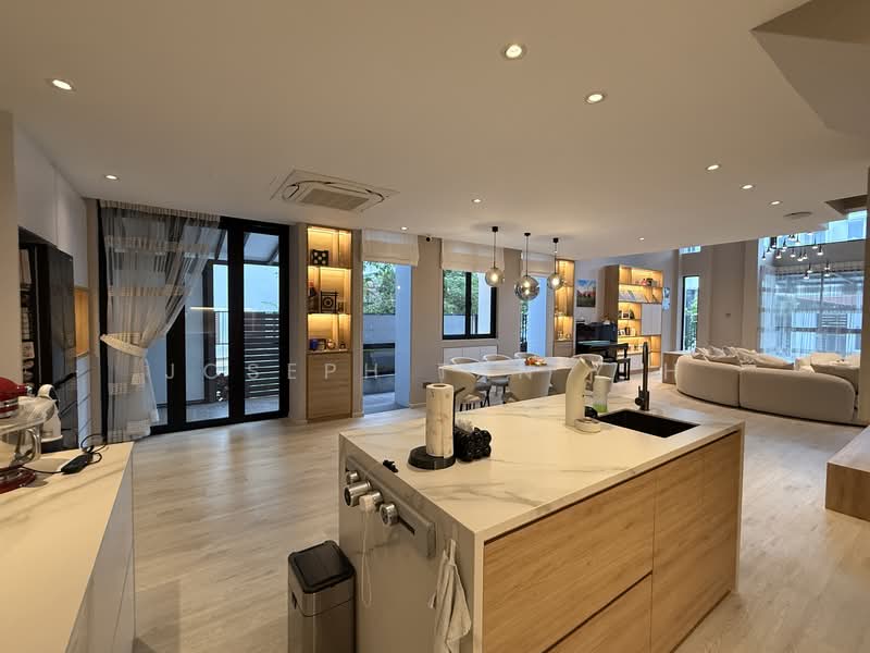 Eastwood Ville Terraced House For Sale at S$ 4,388,000 | PropertyGuru Singapore - Kitchen