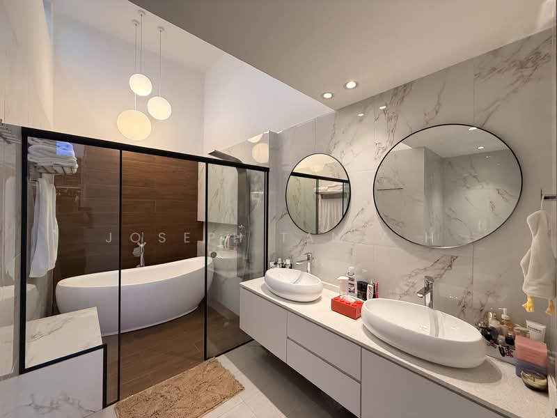 Eastwood Ville Terraced House For Sale at S$ 4,388,000 | PropertyGuru Singapore - Bathroom