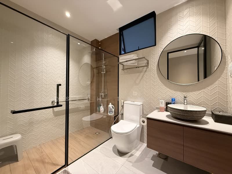 Eastwood Ville Terraced House For Sale at S$ 4,388,000 | PropertyGuru Singapore - Bathroom