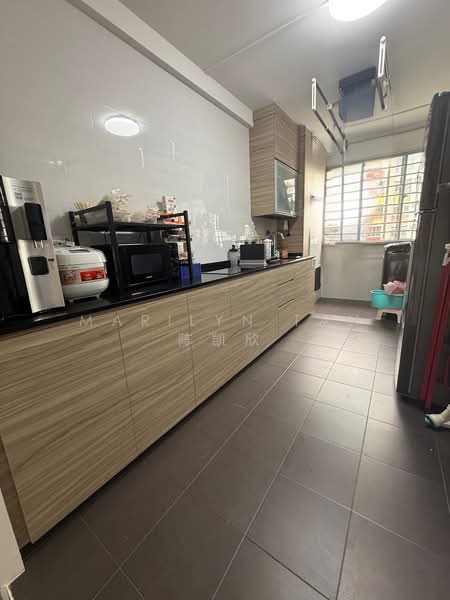 350 Yishun Avenue 11 HDB Flat For Sale at S$ 715,000 | PropertyGuru Singapore - Kitchen