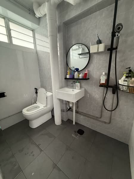 350 Yishun Avenue 11 HDB Flat For Sale at S$ 715,000 | PropertyGuru Singapore - Bathroom