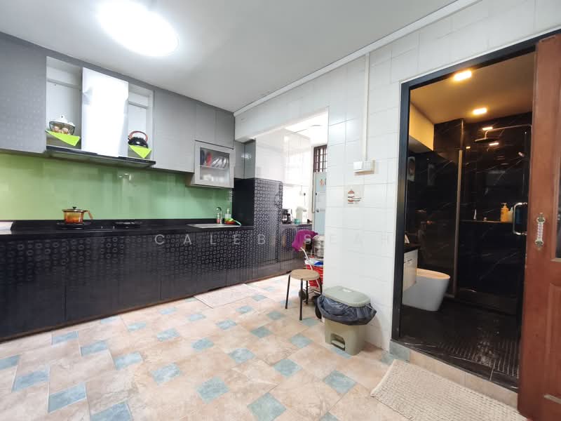 919 Hougang Avenue 4 HDB Flat For Sale at S$ 800,000 | PropertyGuru Singapore - Kitchen
