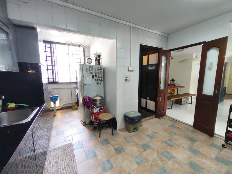 919 Hougang Avenue 4 HDB Flat For Sale at S$ 800,000 | PropertyGuru Singapore - Kitchen