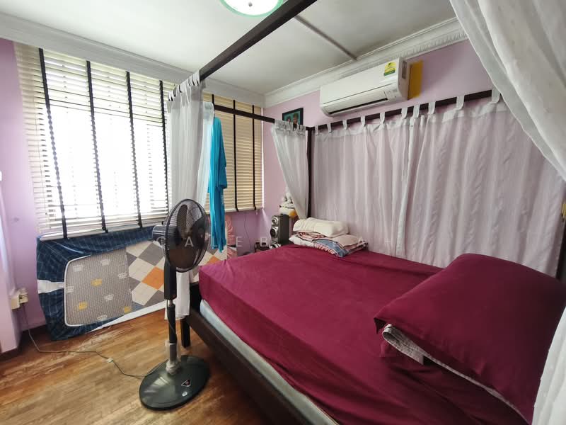 919 Hougang Avenue 4 HDB Flat For Sale at S$ 800,000 | PropertyGuru Singapore - Bedroom