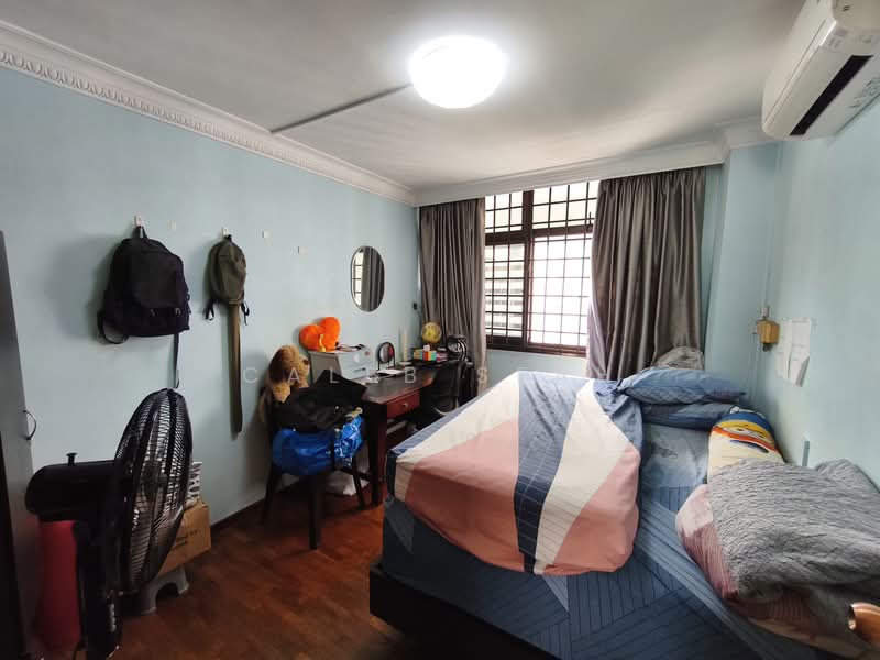 919 Hougang Avenue 4 HDB Flat For Sale at S$ 800,000 | PropertyGuru Singapore - Bedroom