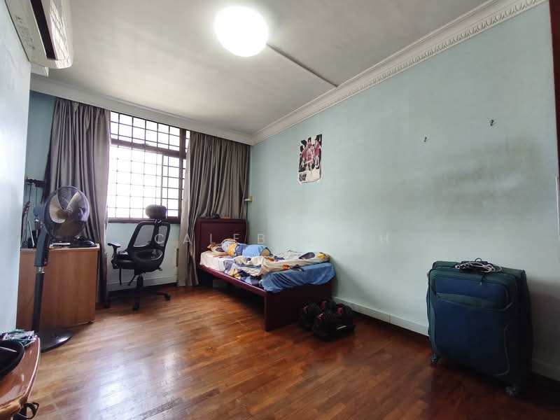 919 Hougang Avenue 4 HDB Flat For Sale at S$ 800,000 | PropertyGuru Singapore - Bedroom