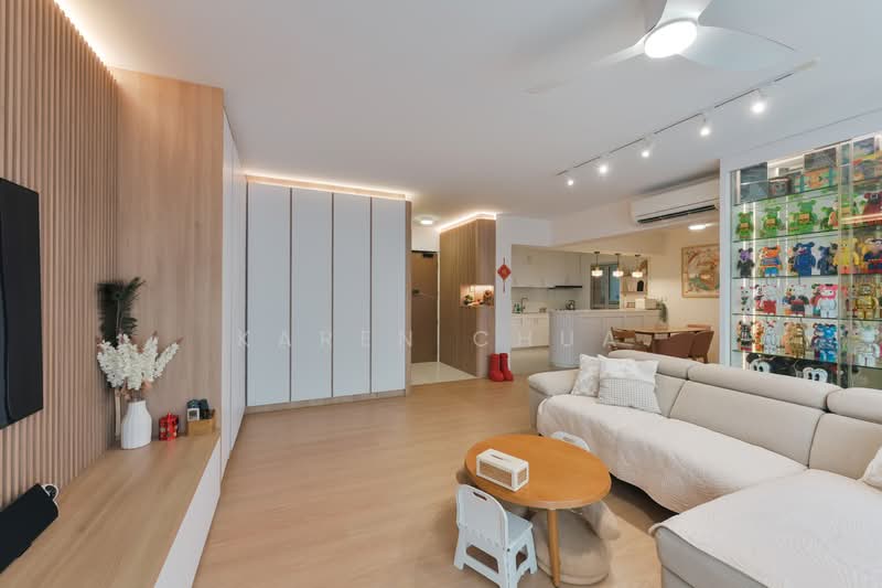 874B Tampines Street 85 HDB Flat For Sale at S$ 949,000 | PropertyGuru Singapore - Living Room