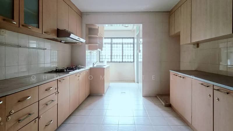 424 Hougang Avenue 6 HDB Flat For Sale at S$ 650,000 | PropertyGuru Singapore - Kitchen