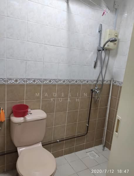 658 Jurong West Street 65, 658 Jurong West Street 65, Room Rental, 200 sqft, HDB Flat For Rent, by Madeline Kuah, 500058252 - Bathroom - PropertyGuru.com.sg