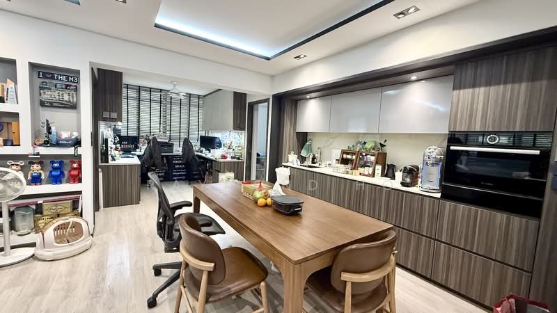 21 Holland Drive HDB Flat For Sale at S$ 1,100,000 | PropertyGuru Singapore - Dry Kitchen & Dining