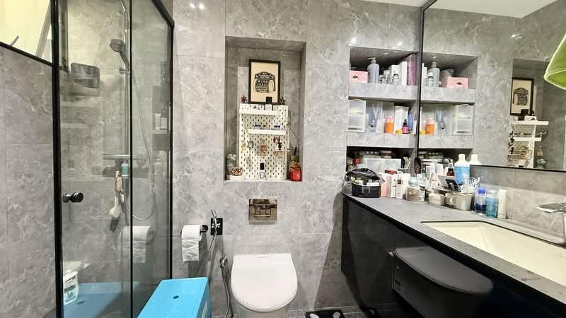 21 Holland Drive HDB Flat For Sale at S$ 1,100,000 | PropertyGuru Singapore - Bathroom
