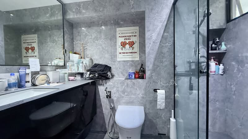 21 Holland Drive HDB Flat For Sale at S$ 1,100,000 | PropertyGuru Singapore - Bathroom