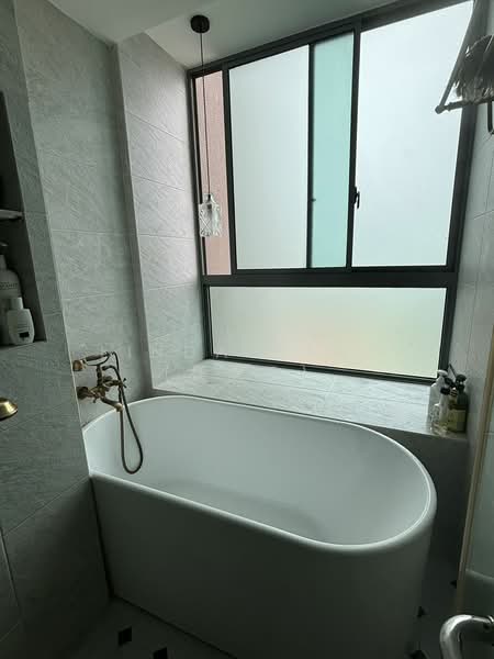 Grand Duchess at St Patrick's, 126 Saint Patrick's Road, 4 Bedrooms, 1,916 sqft, Condominium For Rent, by Linda Yang (杨凌云）, 500058278 - Bathroom - PropertyGuru.com.sg