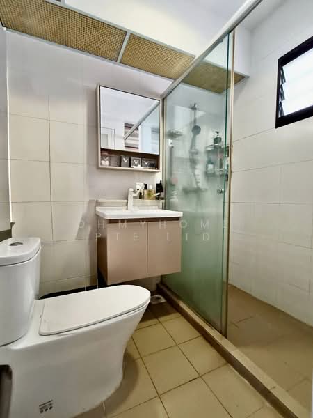 471B Fernvale Street HDB Flat For Sale at S$ 678,000 | PropertyGuru Singapore - Bathroom