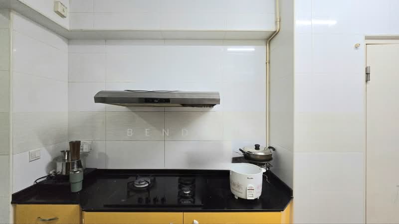 104B Canberra Street HDB Flat For Sale at S$ 500,000 | PropertyGuru Singapore - Kitchen