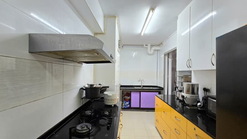 104B Canberra Street HDB Flat For Sale at S$ 500,000 | PropertyGuru Singapore - Kitchen