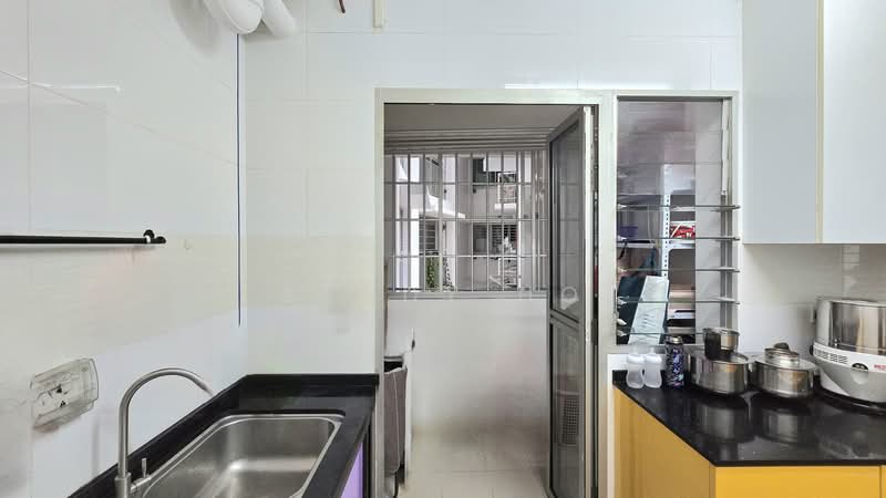 104B Canberra Street HDB Flat For Sale at S$ 500,000 | PropertyGuru Singapore - Kitchen