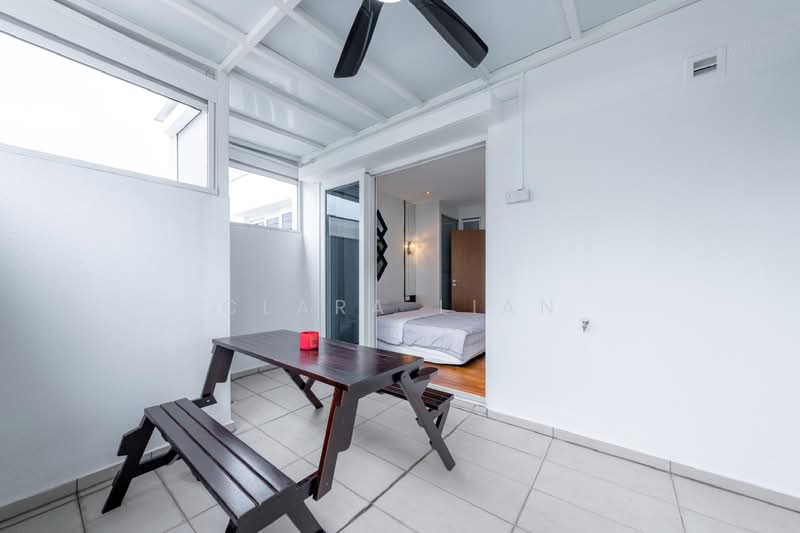 Parc Elegance Condominium For Sale at S$ 1,320,000 | PropertyGuru Singapore - Balcony