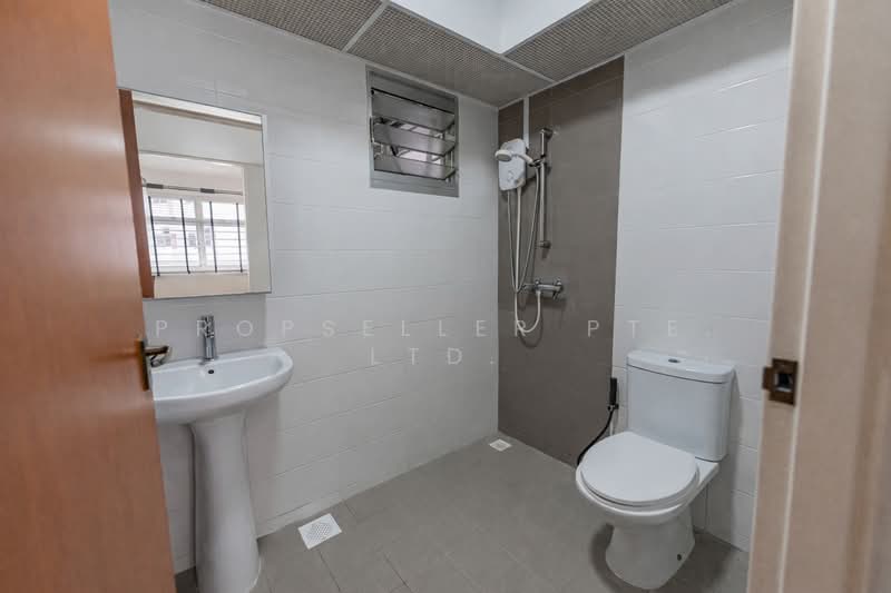 220C Sumang Lane HDB Flat For Sale at S$ 600,000 | PropertyGuru Singapore - Bathroom