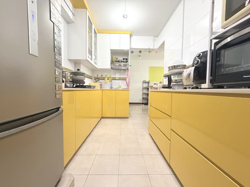 676A Punggol Drive HDB Flat For Sale at S$ 730,000 | PropertyGuru Singapore - Kitchen