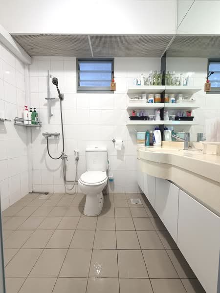 676A Punggol Drive HDB Flat For Sale at S$ 730,000 | PropertyGuru Singapore - Bathroom