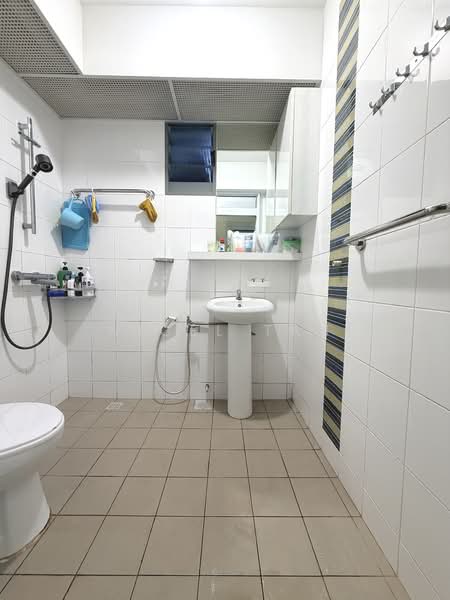 676A Punggol Drive HDB Flat For Sale at S$ 730,000 | PropertyGuru Singapore - Bathroom