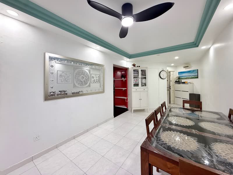 452 Choa Chu Kang Avenue 4 HDB Flat For Sale at S$ 550,000 | PropertyGuru Singapore - Dining Room