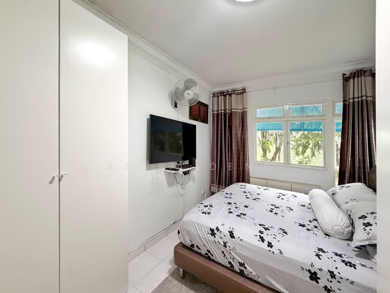 452 Choa Chu Kang Avenue 4 HDB Flat For Sale at S$ 550,000 | PropertyGuru Singapore - Bedroom