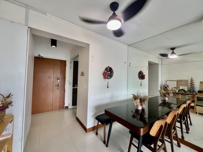 FERNVALE RD HDB Flat For Sale at S$ 695,000 | PropertyGuru Singapore - Dining Room