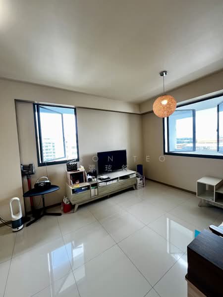 310A Punggol Walk HDB Flat For Sale at S$ 608,000 | PropertyGuru Singapore - Living Room