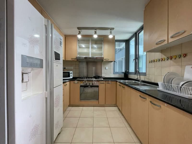 The Madeira, 52 Bukit Batok Street 31, Room Rental, 135 sqft, Condominium For Rent, by Jeron Lee, 500058384 - Kitchen - PropertyGuru.com.sg