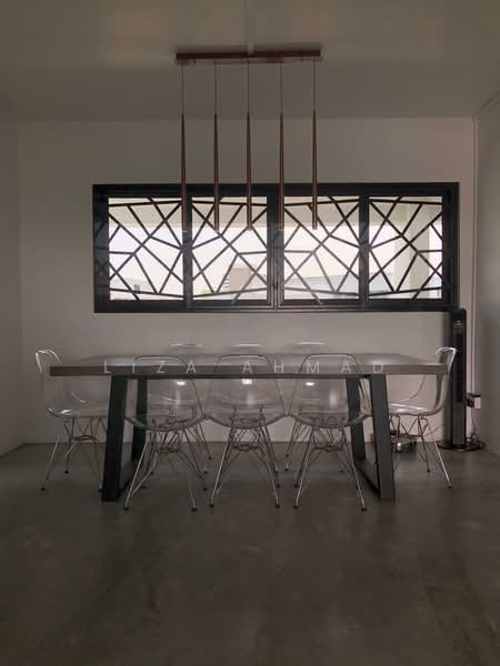 124 Tampines Street 11 HDB Flat For Sale at S$ 945,000 | PropertyGuru Singapore - Dining Room