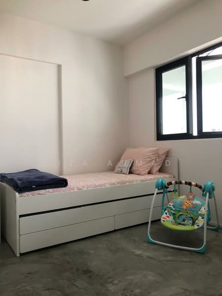 124 Tampines Street 11 HDB Flat For Sale at S$ 945,000 | PropertyGuru Singapore - Common Bedroom 1