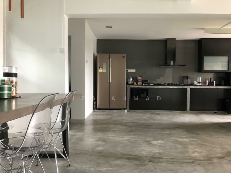 124 Tampines Street 11 HDB Flat For Sale at S$ 945,000 | PropertyGuru Singapore - Kitchen