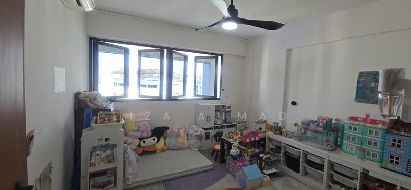 124 Tampines Street 11 HDB Flat For Sale at S$ 945,000 | PropertyGuru Singapore - Common Bedroom 2