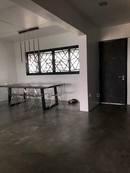 124 Tampines Street 11 HDB Flat For Sale at S$ 945,000 | PropertyGuru Singapore - Dining Room