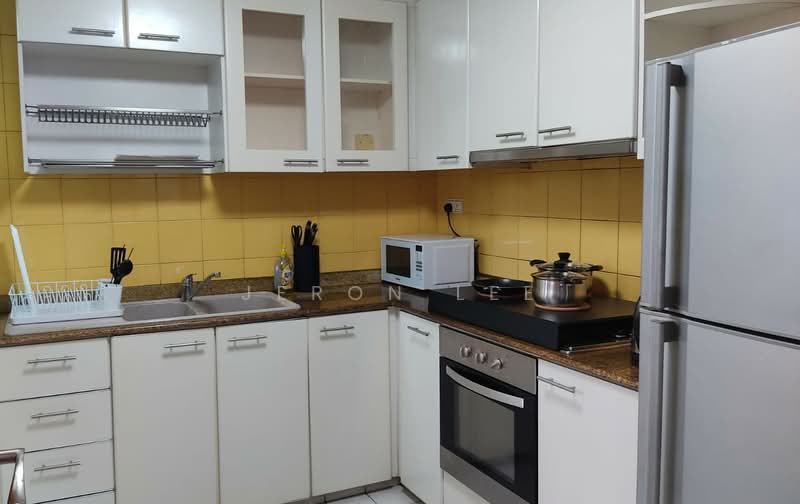 Queens, 10 Stirling Road, Room Rental, 135 sqft, Condominium For Rent, by Jeron Lee, 500058398 - Kitchen - PropertyGuru.com.sg