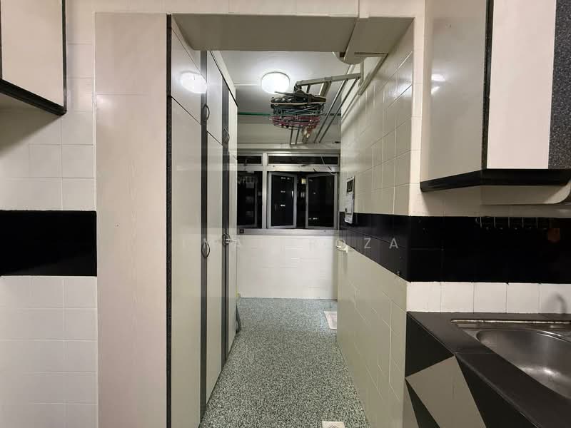 284 Choa Chu Kang Avenue 3, 284 Choa Chu Kang Avenue 3, 3 Bedrooms, 1,119 sqft, HDB Flat For Rent, by Aiman Roza, 500058431 - Kitchen - PropertyGuru.com.sg