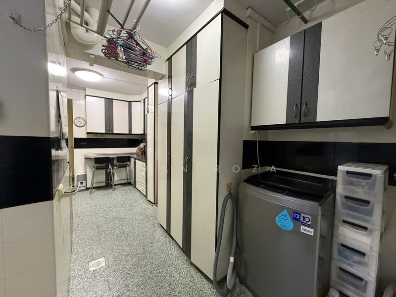 284 Choa Chu Kang Avenue 3, 284 Choa Chu Kang Avenue 3, 3 Bedrooms, 1,119 sqft, HDB Flat For Rent, by Aiman Roza, 500058431 - Kitchen - PropertyGuru.com.sg