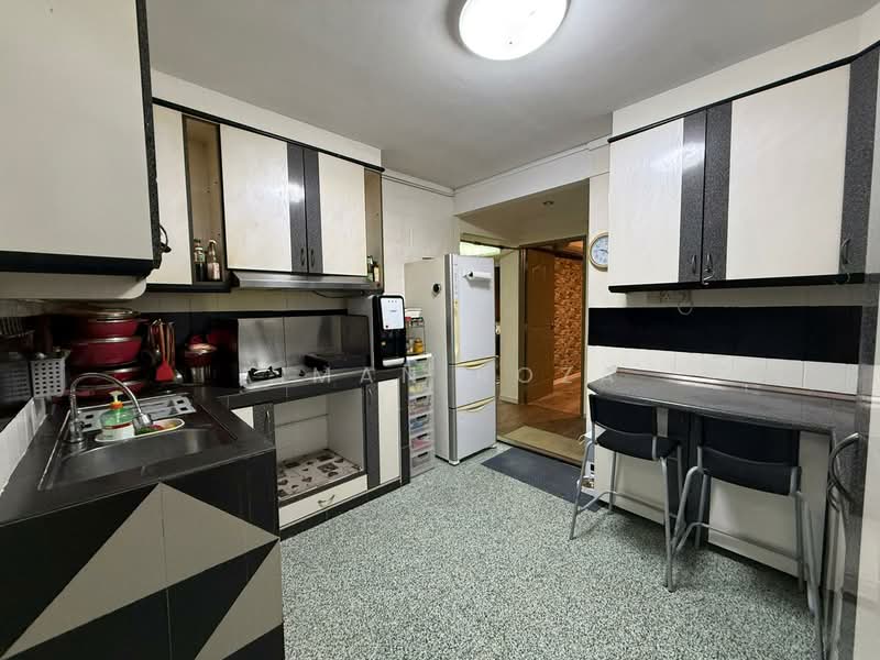 284 Choa Chu Kang Avenue 3, 284 Choa Chu Kang Avenue 3, 3 Bedrooms, 1,119 sqft, HDB Flat For Rent, by Aiman Roza, 500058431 - Kitchen - PropertyGuru.com.sg