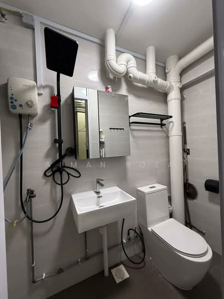 284 Choa Chu Kang Avenue 3, 284 Choa Chu Kang Avenue 3, 3 Bedrooms, 1,119 sqft, HDB Flat For Rent, by Aiman Roza, 500058431 - Bathroom - PropertyGuru.com.sg