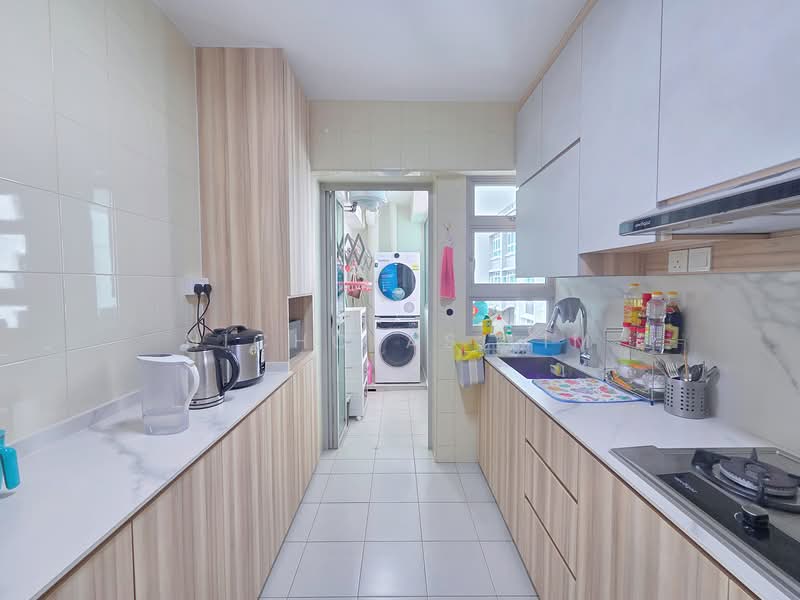 303A Punggol Central HDB Flat For Sale at S$ 778,000 | PropertyGuru Singapore - Kitchen