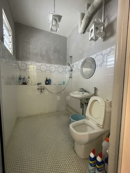 660 Hougang Avenue 8, 660 Hougang Avenue 8, 3 Bedrooms, 1,119 sqft, HDB Flat For Sale, by Candy ZiQi 紫绮, 500058445 - Bathroom - PropertyGuru.com.sg