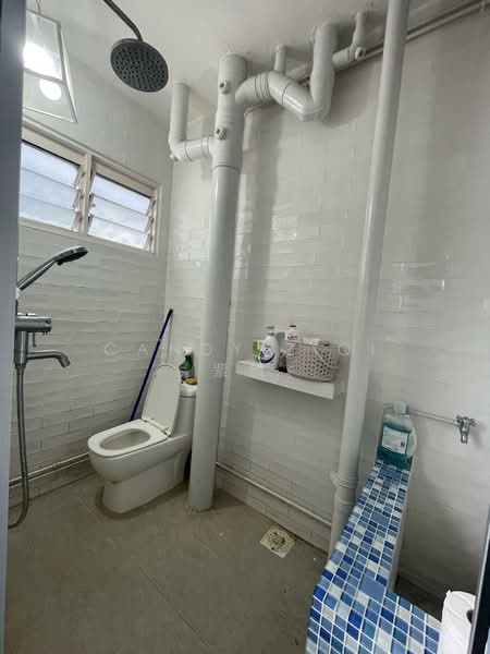 660 Hougang Avenue 8, 660 Hougang Avenue 8, 3 Bedrooms, 1,119 sqft, HDB Flat For Sale, by Candy ZiQi 紫绮, 500058445 - Bathroom - PropertyGuru.com.sg