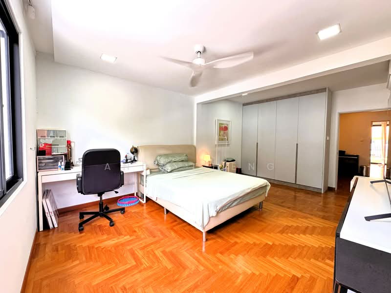 Renovated Inter Terrace With Home Lift At Guan Soon Terrace Estate Terraced House For Sale at S$ 5,180,000 | PropertyGuru Singapore - Master Bedroom