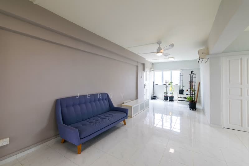 218 Ang Mo Kio Avenue 1 HDB Flat For Sale at S$ 580,000 | PropertyGuru Singapore - Living Room