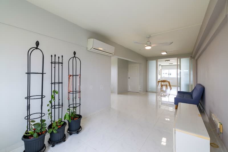 218 Ang Mo Kio Avenue 1 HDB Flat For Sale at S$ 580,000 | PropertyGuru Singapore - Living Room